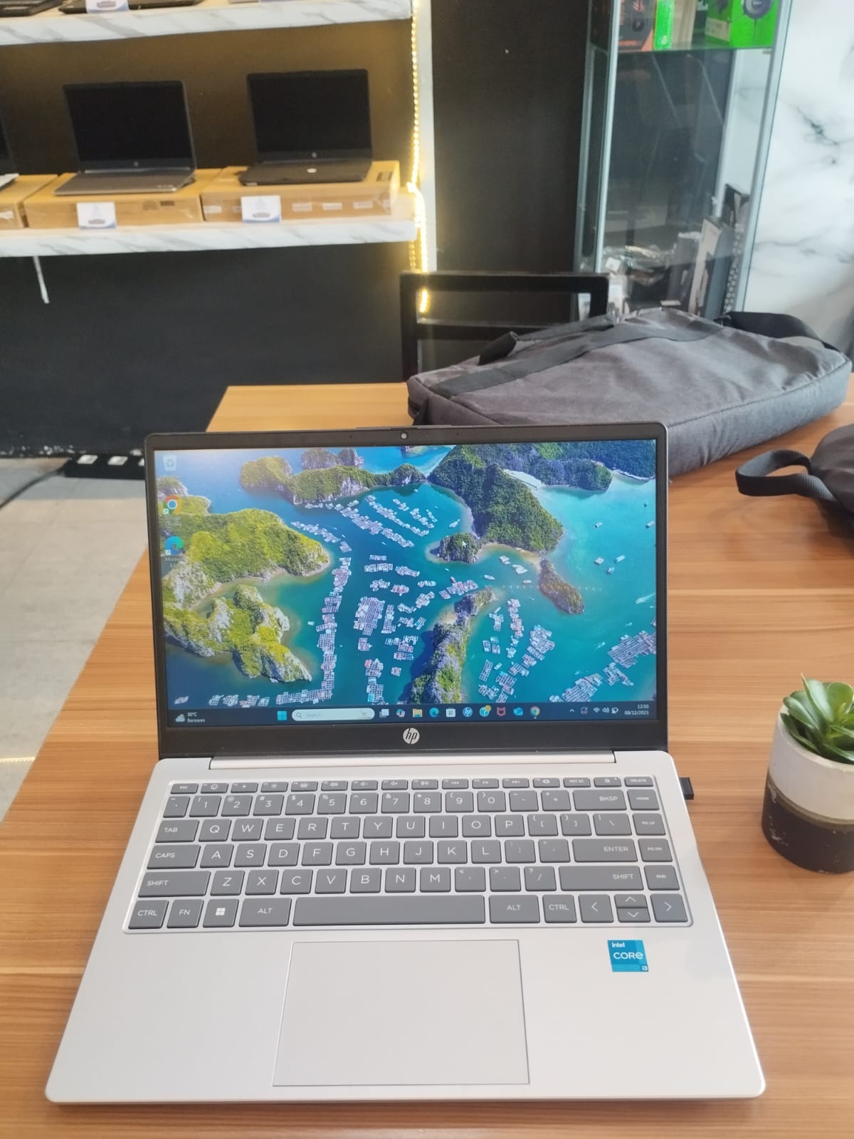 HP 14 Core i3 N305 8/256 | Depok