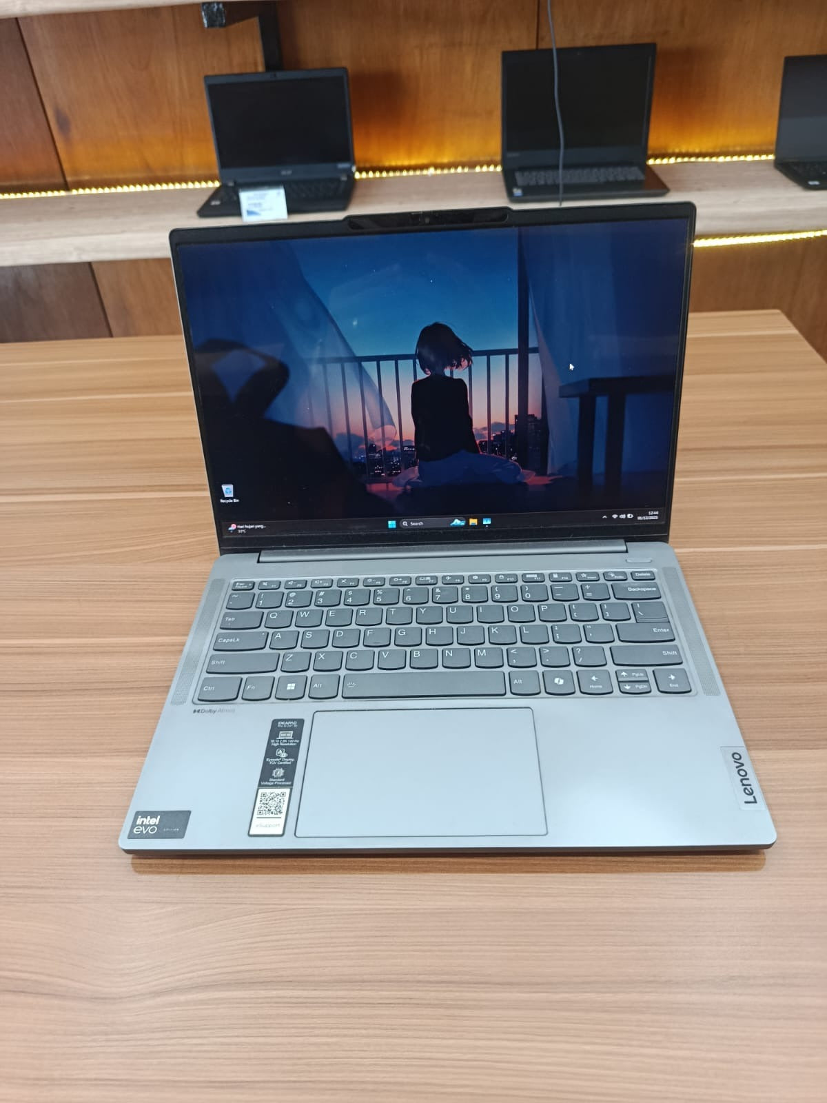 LENOVO IDEAPAD PRO 5 RAM 32/1TB CPU ULTRA 7 SECOND | LAPTOPGO DEPOK