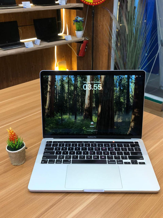 MacBook Pro M1 2020 (warna starlight) RAM 16/256GB M1 SECOND | LG GALAXY