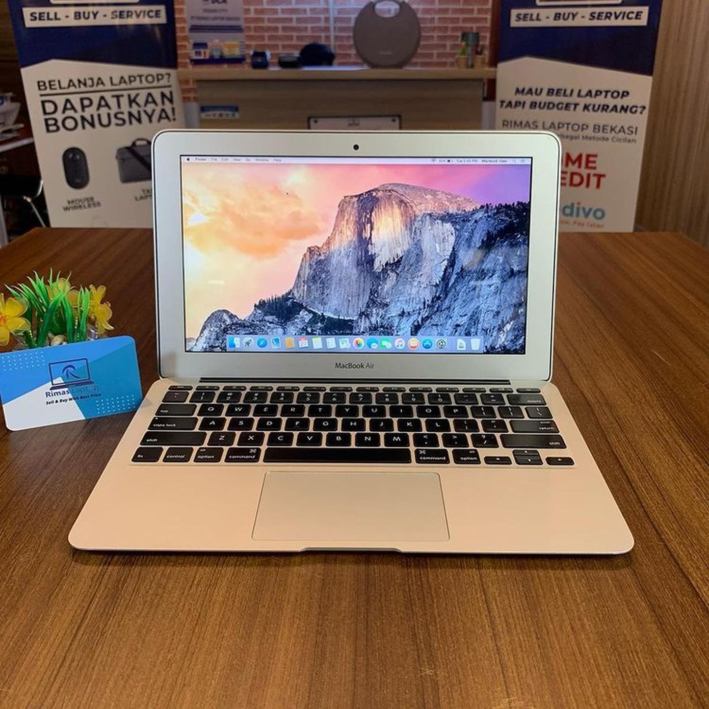 MACBOOK AIR 2015 CORE I5 RAM 4/256GB SSD INTEL HD GRAPHICS LAYAR 12 Inch | BEKASI