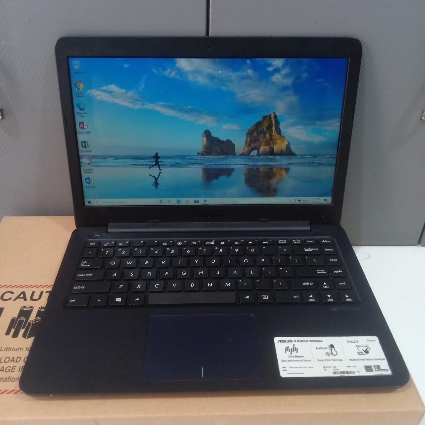 ASUS VIVOBOOK E402Y AMD E2 4/1TB HDD 1,5 Ghz Amd Radeon R2 Graphics 14 inc | PONDOK GEDE