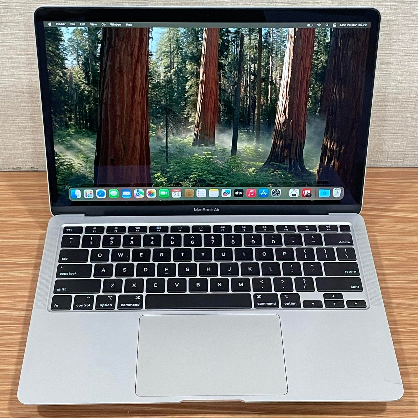 Macbook air 2020 i3 RAM 8 / 128 GB SSD 1.1 ghz dual core Retina Display 13 Inch | BEKASI