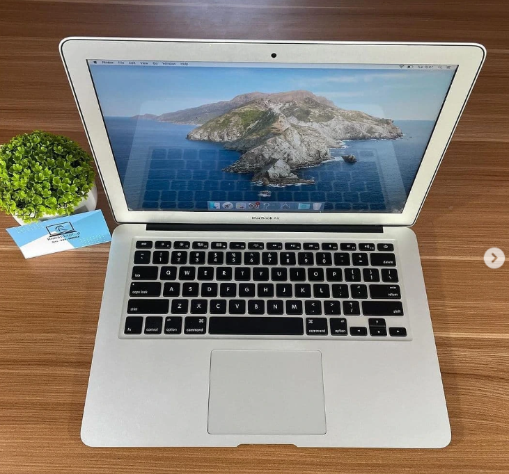 MACBOOK AIR 13" 2017 RAM 8GB / 256GB SSD | Intel Core i5 dual-core 1,8 GHz LPDDR3 1600 MHz | Intel HD Graphics 6000 | HARAPAN INDAH