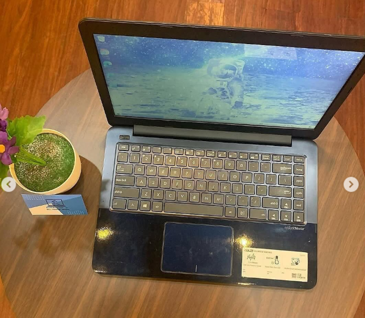 ASUS VIVOBOOK E14 AMD E2 RAM 4/128GB 14 Inch | CIBUBUR