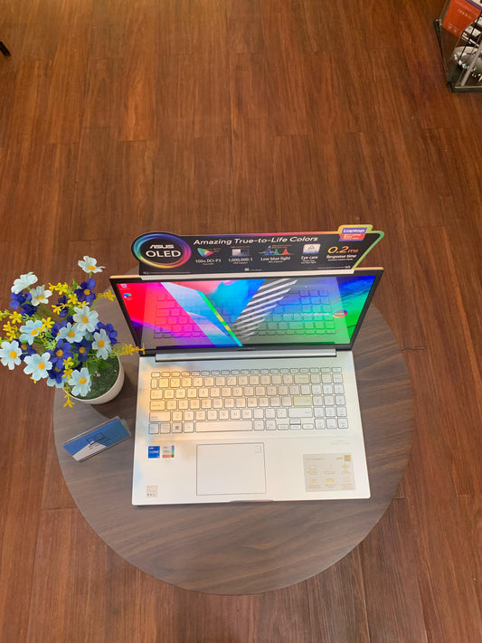 ASUS VIVOBOOK 15 OLED 8/512 LIKE NEW