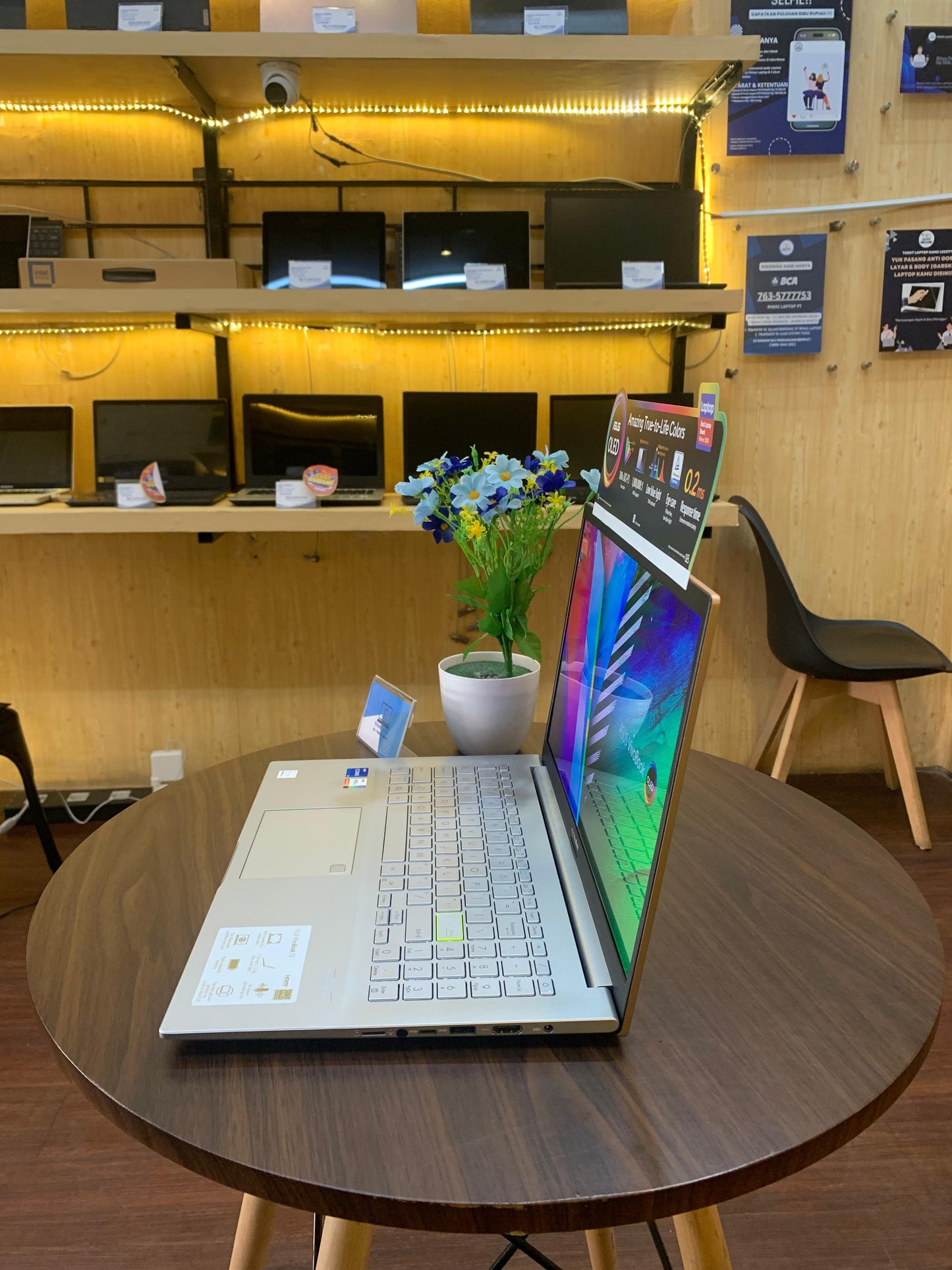 ASUS VIVOBOOK 15 OLED 8/512 LIKE NEW