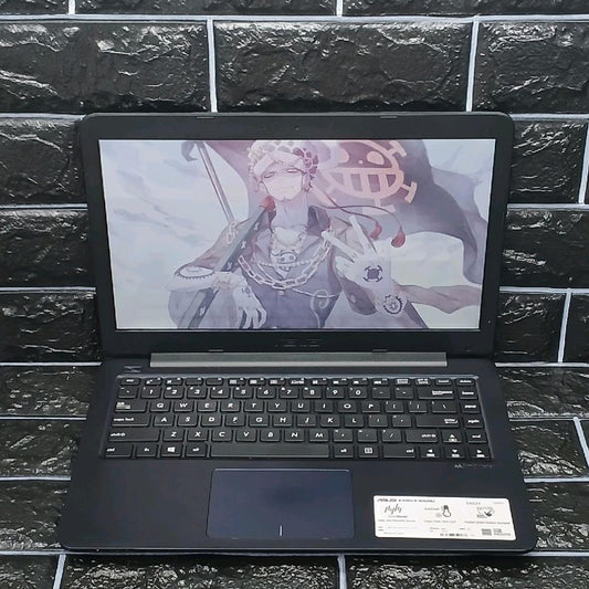 ASUS VIVOBOOK E14 AMD RADEON R2 SSD 4/256GB 2,50Ghz Windows 10 64bit 14 Inch | TANDUR